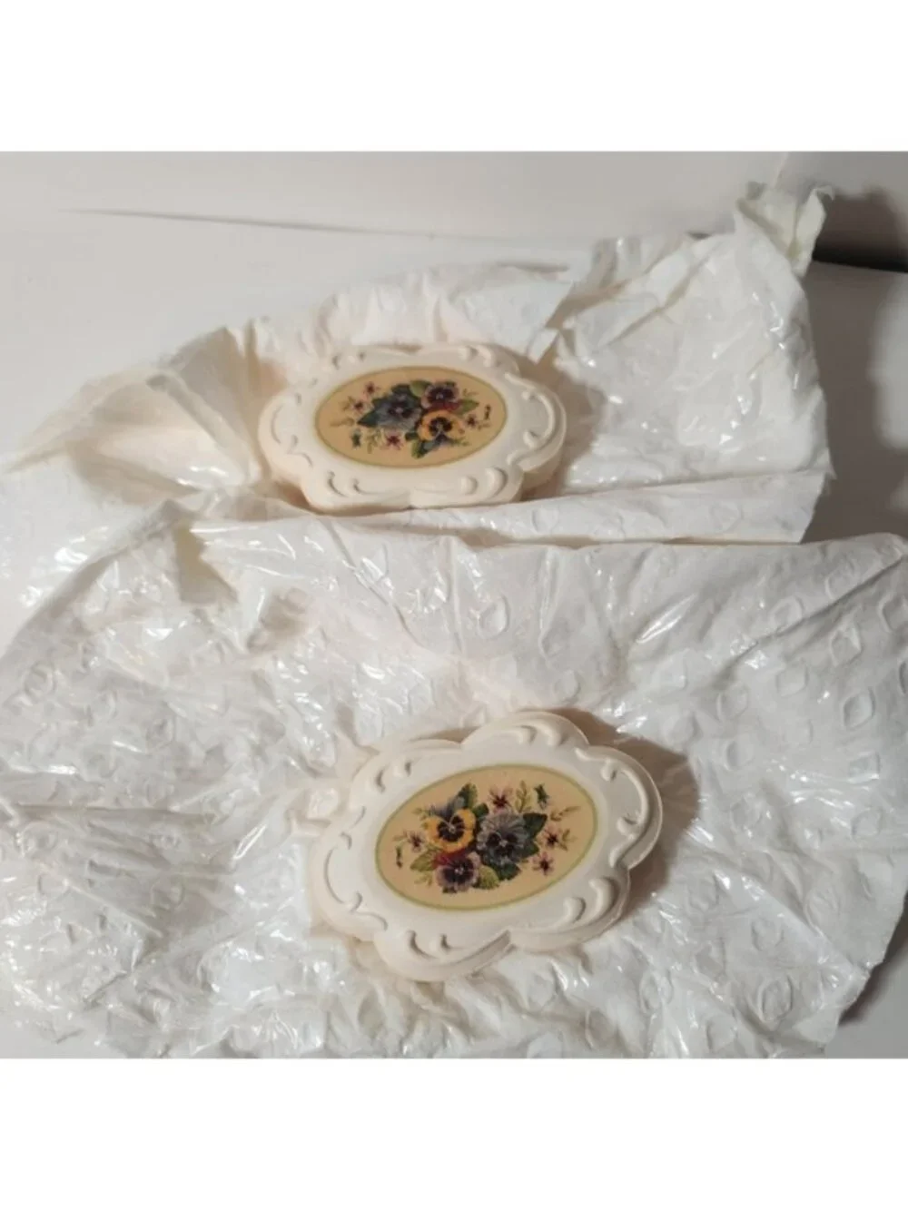 Vintage Avon Bouquet of Pansies Fragranced Soap Set 2 Bars 3oz Each Floral Decal